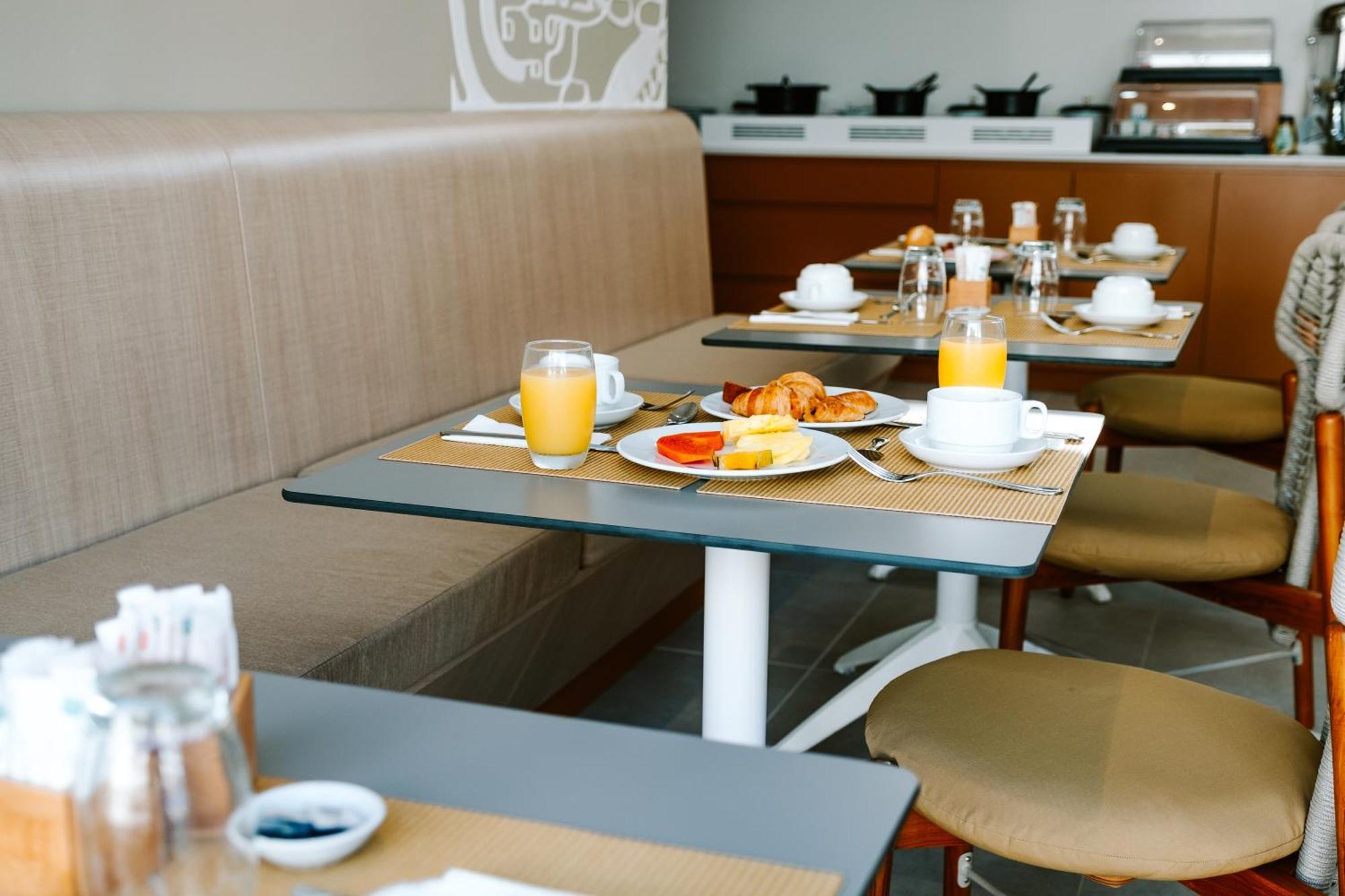Niu Beach Hotel โมโอเรอา ภายนอก รูปภาพ