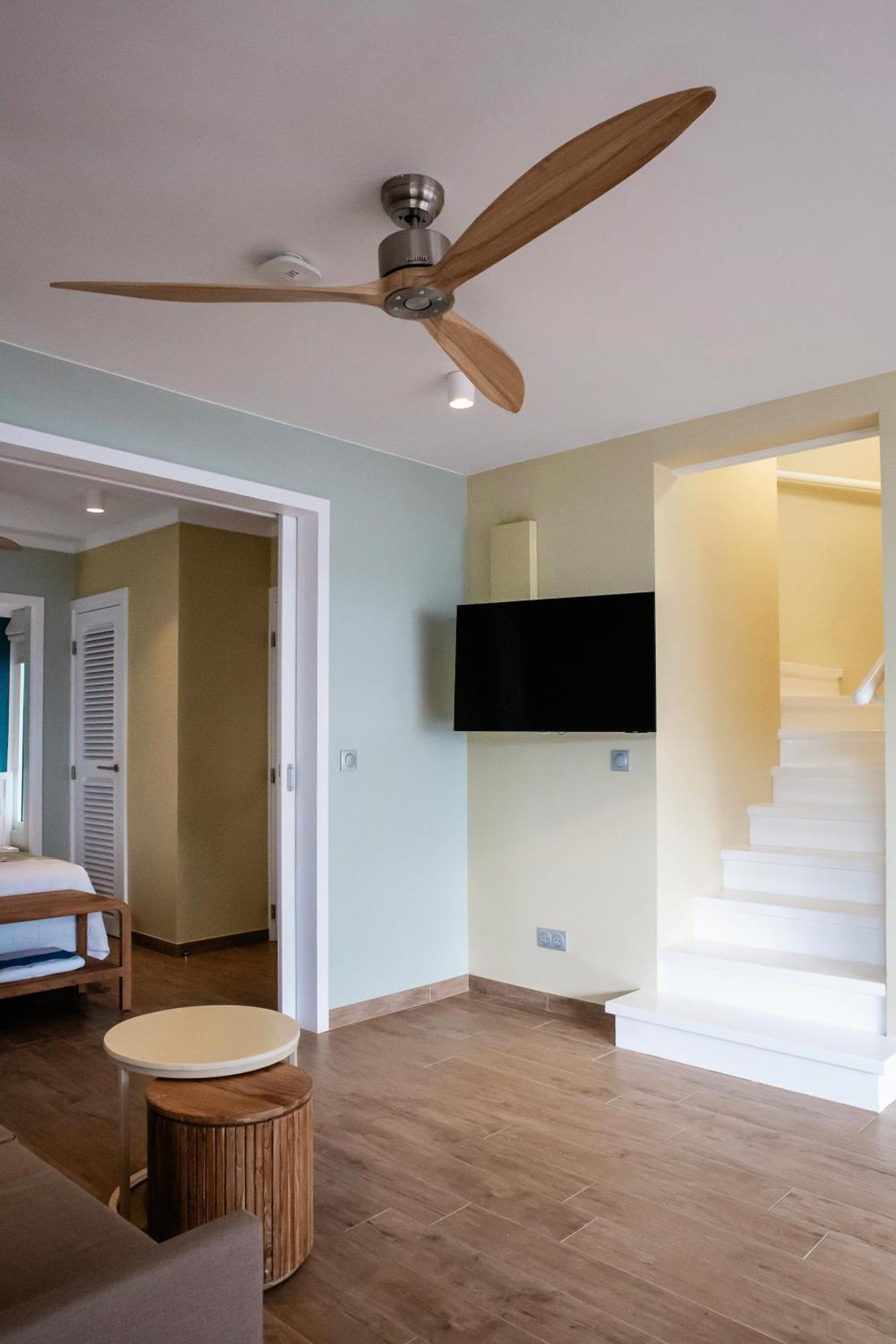 Niu Beach Hotel โมโอเรอา ภายนอก รูปภาพ